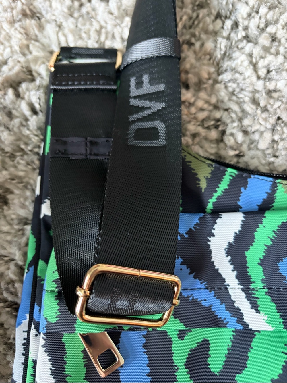 💙 Crossbody DVF Blue, Green & Black Zebra-Print Purse Bag NWOT - Picture 2 of 6